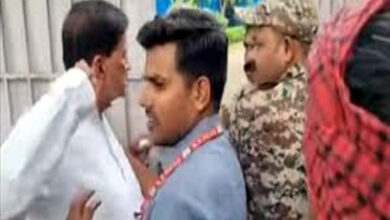 Photo of भिंड कलेक्टर को विधायक ने दिखाया मुक्का