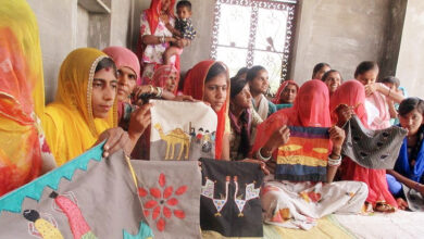Photo of पारम्परिक लोक मेले बचा सकते हैं ग्रामीण कुटीर उद्योगों की सांसें