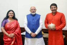 Photo of सांसद मनोज तिवारी ने प्रधानमंत्री नरेन्द्र मोदी को भेंट किया बाबा वैद्यनाथ धाम का प्रसाद