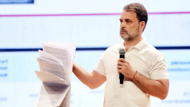 Photo of लोकतंत्र की लूट में मीडिया की बेशर्म भूमिका