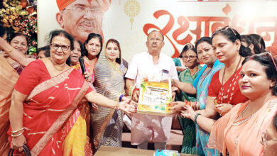 Photo of विधानसभाध्यक्ष वासुदेव देवनानी को राखी बांधने उमड़ी महिलाएं, देवनानी बोले- मातृशक्ति भारत की शक्ति