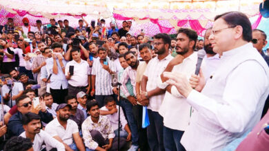 Photo of आंदोलनरत युवाओं के बीच पहुंचे सीएम धामी, यूकेएसएसएससी परीक्षा प्रकरण की सीबीआई जांच कराने पर दी सहमति