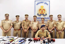 Photo of करोड़ों रुपए के 265 मोबाइल फोन बरामद करके फोन स्वामियों को लोटाकर उनके चहरे पर गाजियाबाद पुलिस ने खुशी लोटायी