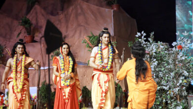 Photo of लव कुश रामलीला मंचन : रावण जटायु युद्ध के मंचन को देख दर्शकों ने दबाई दांतों तले उंगली