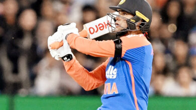Photo of अभिषेक का तूफानी अर्द्धशतक भारत के काम न आया