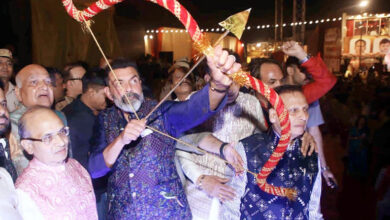 Photo of लव-कुश रामलीला – बॉबी देओल के साथ निखिल द्विवेदी ने किया रावण का दहन