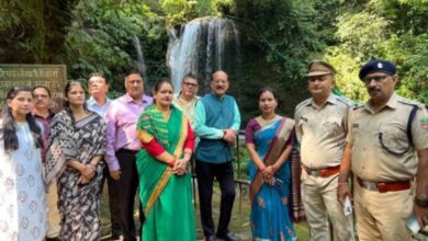 Photo of “कॉर्बेट फॉल” को पुनः पर्यटकों के लिए खोला गया