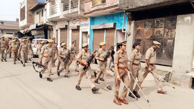 Photo of डासना क्षेत्र में महिला सुरक्षा एवं महिला सशक्तिकरण हेतु पुलिस ने की मय शस्त्र फुट पेट्रोलिंग