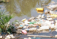 Photo of प्लास्टिक कचरा,जल निकासी साधनों को चोक करता है