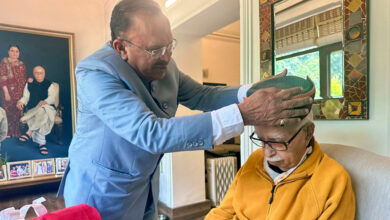 Photo of विधानसभाध्यक्ष वासुदेव देवनानी ने पूर्व उप प्रधानमंत्री श्री लालकृष्ण आडवानी का आशीर्वाद लिया