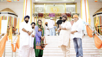 Photo of फिल्मी सितारों ने चार बंगला गुरुद्वारे में गुरु नानक को किया नमन