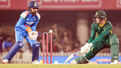 Photo of विराट के 52 वें वन डे अंतर्राष्ट्रीय शतक व कुलदीप के गेंद से ‘चौके’ से भारत ने द अफ्रीका से पहला वन डे जीता