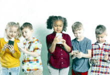 Photo of जो बच्चे छोटी उम्र में ही एप्स से जुड़ जाते हैं, वे वास्तविक दुनिया से कटते जा रहे हैं