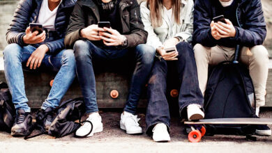 Photo of हमेशा ऑनलाइन’ रहने के मायाजाल की दौड़ में थकते युवा