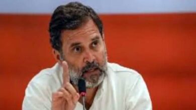 Photo of चुनाव आयोग पर हमलावर राहुल पर भड़के बुद्धिजीवियों की नसीहत