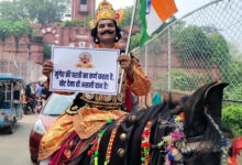 Photo of मतदाताओं को वोट डालने के लिए दानवीर राजा कर्ण के अवतार में आइकॉन राजन कुमार ने की अपील
