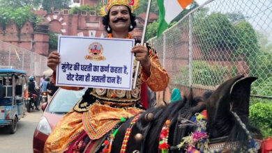 Photo of मतदाताओं को वोट डालने के लिए दानवीर राजा कर्ण के अवतार में आइकॉन राजन कुमार ने की अपील