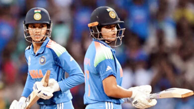 Photo of शैफाली व दीप्ति के अर्द्धशतकों व ऋचा की तेज पारी से भारत ने बनाए पर 298