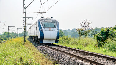 Photo of एर्नाकुलम-बेंगलुरु वंदे भारत एक्सप्रेस दक्षिण भारत की गति व आधुनिकता का अध्याय