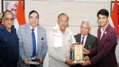Photo of वरिष्ठ पत्रकार पदम मेहता ने विधानसभाध्यक्ष वासुदेव देवनानी का किया अभिनंदन