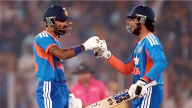 Photo of हार्दिक व तिलक के अर्द्धशतकों और वरुण के गेंद से ‘चौके’ से भारत ने टी 20 सीरीज 3-1 से जीती