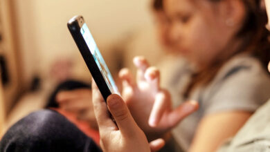 Photo of सोशल मीडिया का बढ़ता वर्चस्व और खोता हुआ बचपन