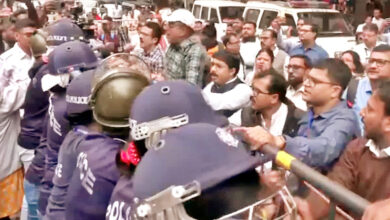 Photo of कोलकाता में बीएलओ का चुनाव कार्यालय के बाहर प्रदर्शन