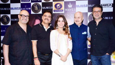 Photo of रजनी 2.0 के लिए खिंचे चले आए अनुपम खेर