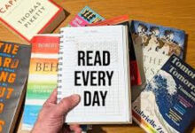 Photo of साहित्य की सिमटती परिधि- साहित्यकारों की साख पर बट्टा