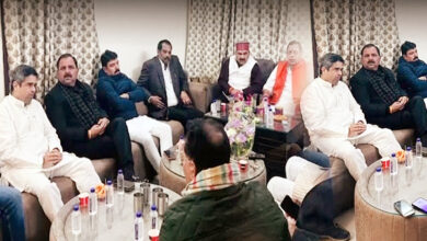 Photo of योगी के ब्राह्मण और ठाकुर विधायक अलग-अलग लामबंद