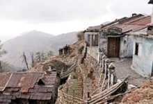 Photo of सुविधाओं के वादे और उजड़ते गांव: उत्तराखंड की रजत जयंती की दर्दनाक तस्वीर