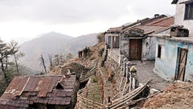 Photo of सुविधाओं के वादे और उजड़ते गांव: उत्तराखंड की रजत जयंती की दर्दनाक तस्वीर
