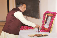Photo of विधानसभाध्यक्ष वासुदेव देवनानी ने पूर्व मुख्यमंत्री स्वर्गीय हरिदेव जोशी को दी पुष्पांजलि