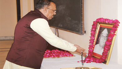 Photo of विधानसभाध्यक्ष वासुदेव देवनानी ने पूर्व मुख्यमंत्री स्वर्गीय हरिदेव जोशी को दी पुष्पांजलि