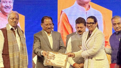 Photo of बस्तर की बिटिया अपूर्वा त्रिपाठी मुख्यमंत्री विष्णु देव साय एवं सांसद बृजमोहन अग्रवाल के हाथों सम्मानित,