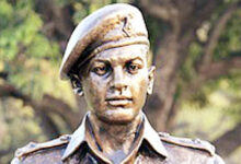 Photo of इंडिया गेट से नोएडा में क्यों लगी हैं अरुण ‘इक्कीस’ खेत्रपाल की मूर्तियां