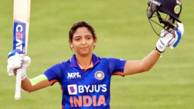 Photo of हरमनप्रीत कौर आईसीसी टी 20 महिला बल्लेबाजी रैंकिंग में 13 वें स्थान पर