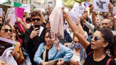 Photo of ईरानी बहनें तोड़ रही बुर्का की जंजीरे, भारत में बढ़ रही है कट्टरता