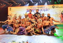 Photo of इस्लामिक देश मलेशिया के कलाकारों ने रच डाली राधा-कृष्ण की दिव्य लीला