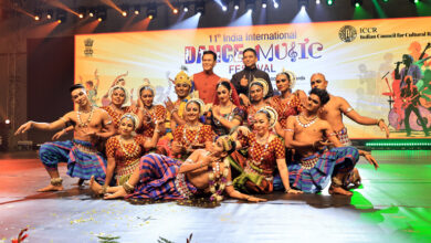 Photo of इस्लामिक देश मलेशिया के कलाकारों ने रच डाली राधा-कृष्ण की दिव्य लीला