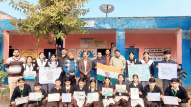 Photo of गणतंत्र दिवस के उपलक्ष में चित्रकार की गाहलियां पाठशाला के छात्रों ने
