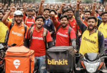 Photo of गिग-वर्कर्सः डिजिटल सुविधा की चकाचौंध में पसीने का अंधेरा