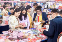 Photo of डिजिटल दौर में शब्द-साधना: किताबों की ओर लौटता युवा मन