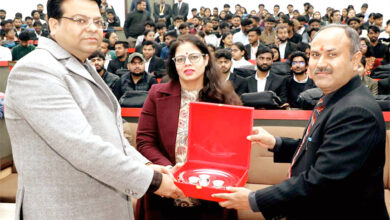 Photo of जॉब्स को केवल डिग्री या मार्क्स महत्वपूर्ण नहींः कॉर्पोरेट एक्सपर्ट