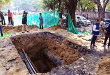 Photo of गड्ढों वाली व्यवस्था और खतरे में पड़ता जीवन