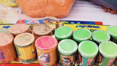 Photo of हाथरस में गुलाल निर्माण में मिलावट की शिकायतें, जांच की मांग तेज