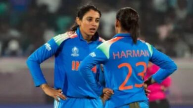 Photo of हरमनप्रीत कौर व स्मृति मंधाना के अर्द्धशतक भारत के काम न आए