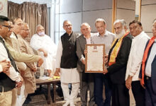 Photo of महासभा के अध्यक्ष महेन्द्र नाहटा और प्रधान न्यासी सुरेश गोयल का अभिनंदन