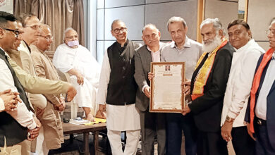 Photo of महासभा के अध्यक्ष महेन्द्र नाहटा और प्रधान न्यासी सुरेश गोयल का अभिनंदन