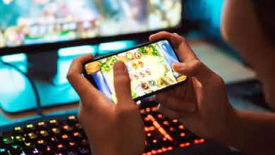 Photo of स्क्रीन के उस पार गिरती ज़िंदगियाँ